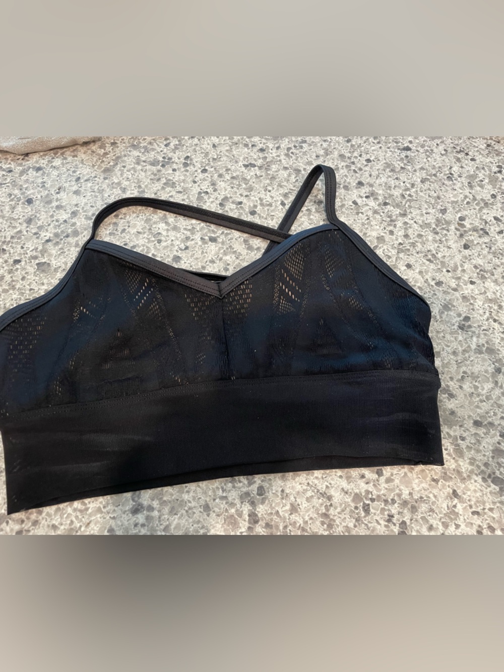 Alo yoga black Sports
Bra with Mesh detailing adjustable strappy back Size small